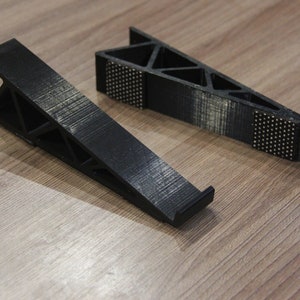 Universal stand for small and medium synthesizers or groovboxes.