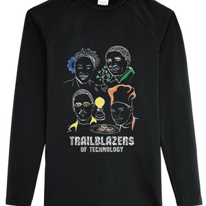 Könnte beinhalten: Schwarzes Langarmshirt mit einer Grafik von vier illustrierten Figuren und dem Text "Trailblazers of Technology". Die Illustrationen sind in Weiß, Orange, Grün und Gelb gehalten. Das Shirt besteht aus einem weichen, bequemen Material.