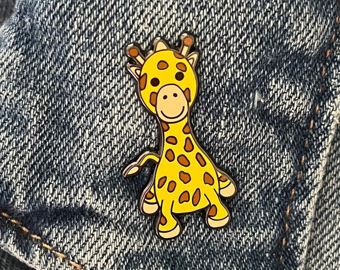 Giraffe enamel pin badge