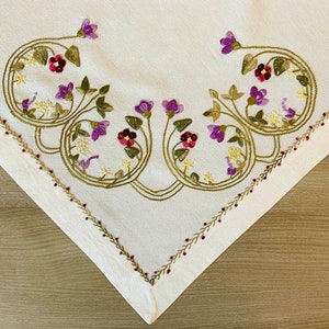 Vintage Floral Embroidered Table Linen: Turkish Brazilian Embroidery