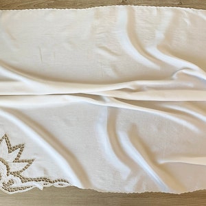 Vintage French Table Topper: 1980s Sateen Cutwork Lace (83x83 cm)