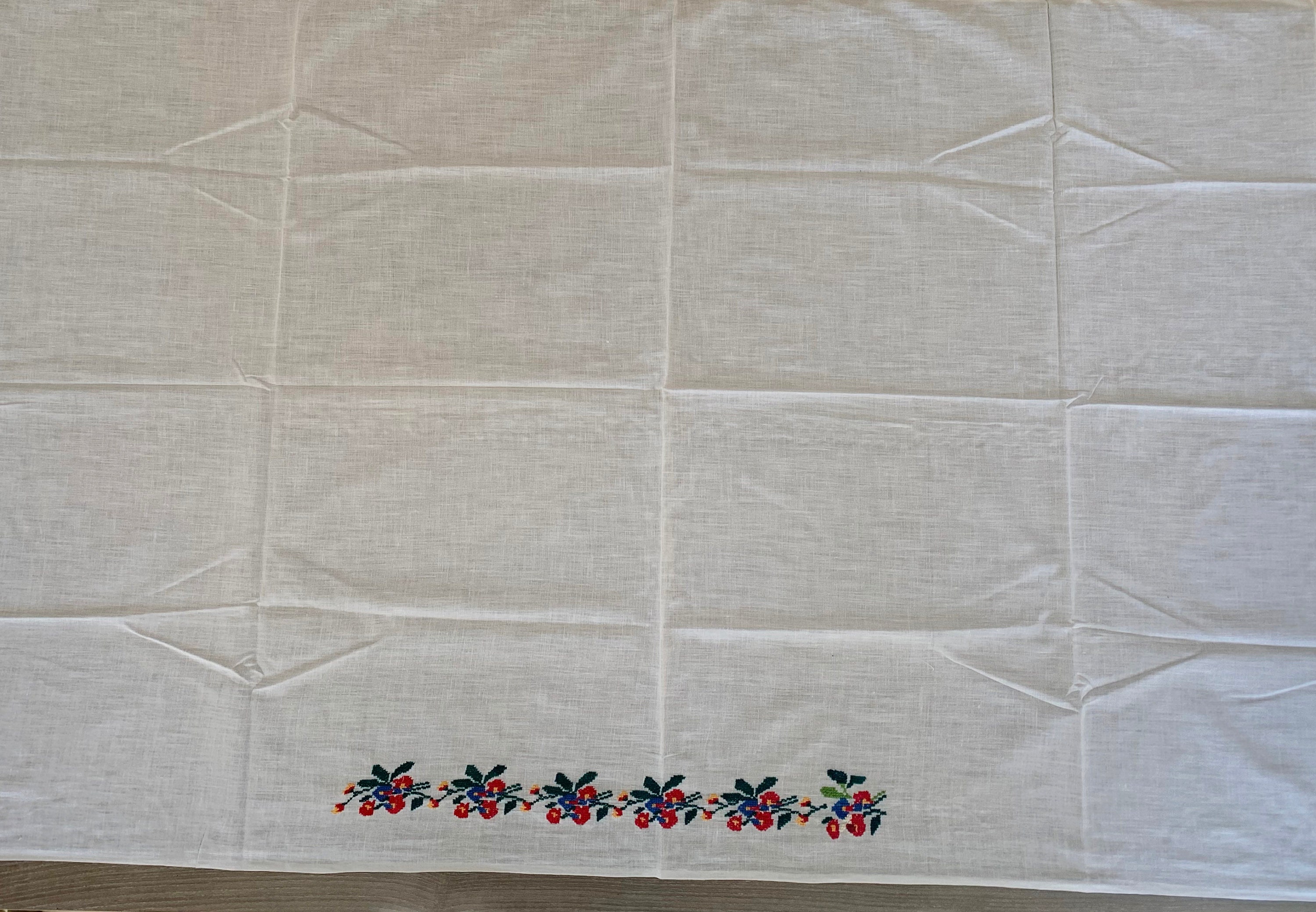 Vintage Hand Embroidered Tablecloth / Floral Embroidery