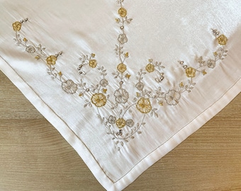 Floral Hand Embroidered Table Topper / Traditional Turkish Embroidery / Vintage Silver and Gold Embroidered Tablecloth / Sateen Table Runner