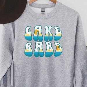 Women&#39;s Lake Retro Graphic Sweatshirt, Lake Life Sweatshirt, Water Ski, Wake Surf, Boating Sweatshirt for her, Spring Summer Boat Sweatshirt