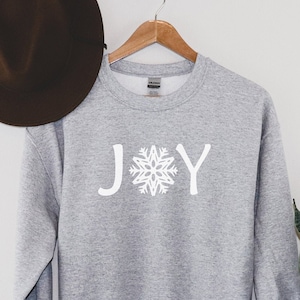 Christmas Sweatshirt for Women, Joy Sweatshirt, Christmas Sweater, Snowflake Sweatshirt, Crewneck, Holiday Sweatshirt, Winter Sweatshirt