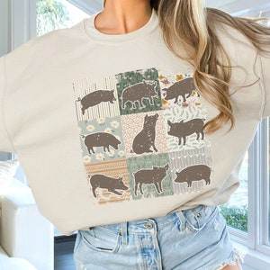 Boho Pig Sweatshirt, Retro Pet Pigs Hoodie, Floral Farmhouse Cottagecore Farm Girl Crewneck Sweater, Pig Lover Gifts for Her