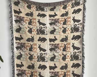 Bunny Rabbits neutraal geweven deken, cottagecore boerderijdecor, bloemen patchwork plaid, konijnencadeaus, huisdecor Pasen, lentecadeau