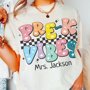 Retro Pre K Vibes Shirt, Comfort Colors®, Pre K Lehrer-T-Shirt, Pre K Team Lehrer Shirts, Schulanfang, Pre K Geschenke, Kinder am ersten Tag Pre-K