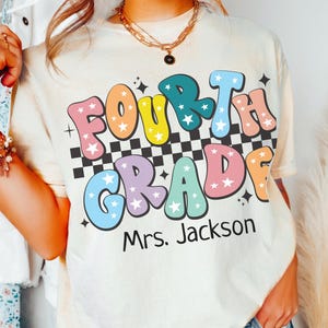 Chemise rétro 4e année, Comfort Colors®, T-shirt enseignant 4e année, chemises d'équipe assorties pour la rentrée des classes, T-shirt enfant 4e année