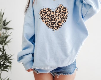 【GRAVER】heart leopard embroidery half-up clip sweatshirt Leopard Heart Sweatshirt, Animal Print Heart Hoodie, Womens