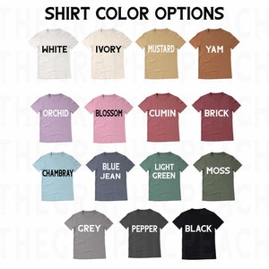 K&ouml;nnte beinhalten: Shirt-Farboptionen: Wei&szlig;, Elfenbein, Senf, Yam, Orchidee, Bl&uuml;te, Kreuzk&uuml;mmel, Ziegel, Chambray, Jeansblau, Hellgr&uuml;n, Moos, Grau, Pfeffer, Schwarz.