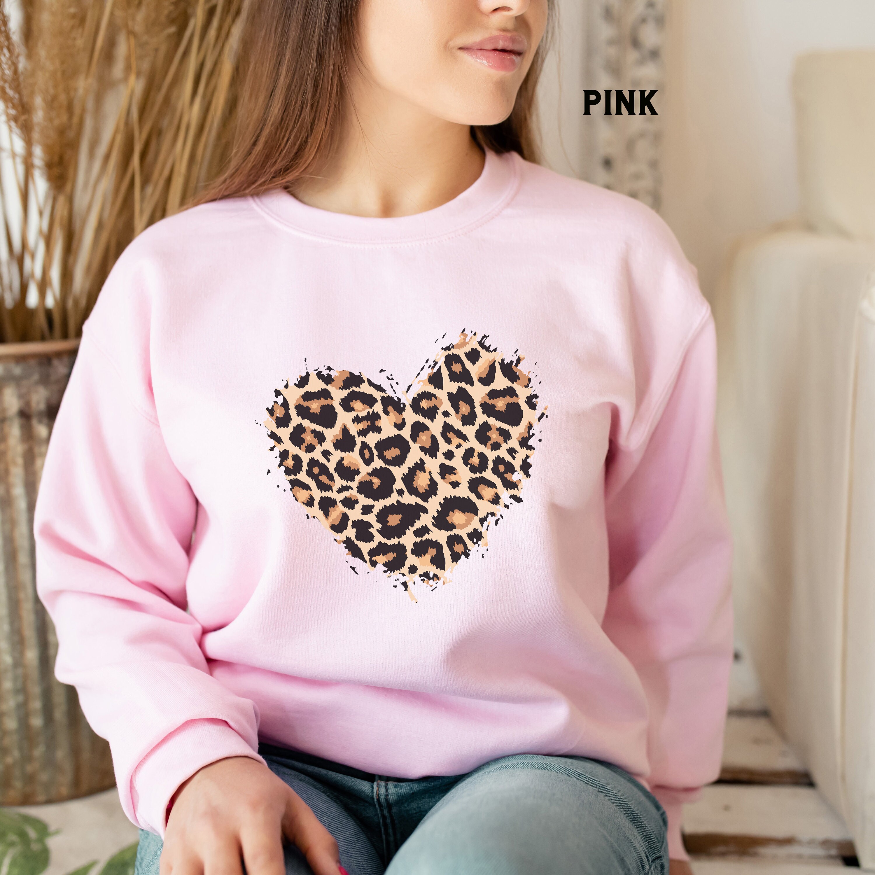 【GRAVER】heart leopard embroidery half-up clip sweatshirt il_fullxfull.5623168772_m7ig.jpg