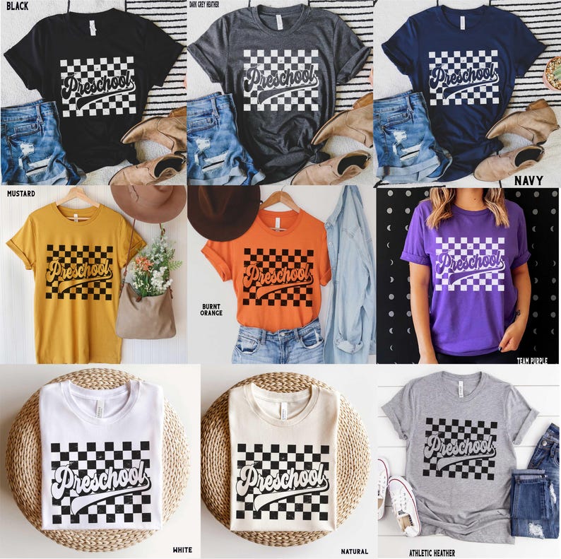 Pu&ograve; includere: Una collezione di t-shirt in vari colori, tra cui nero, blu navy, senape e bianco. Ogni maglietta presenta la parola "Preschool" in un font retr&ograve; su un motivo a scacchi. Le magliette sono esposte con jeans e accessori.