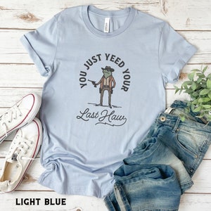 Yeed Your Last Haw - Camiseta retro divertida de vaquero y rana, camiseta unisex con meme vintage, camisetas de rodeo, divertidos regalos country western Light Blue