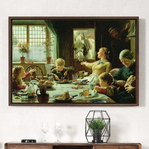 Puede incluir: Una pintura al óleo vintage que representa a una familia reunida alrededor de una mesa, disfrutando de una comida. La escena está ambientada en una cocina rústica de una granja con una ventana que da a un campo. Se puede ver un caballo blanco a través de la ventana. La pintura está enmarcada en un marco de madera oscura.