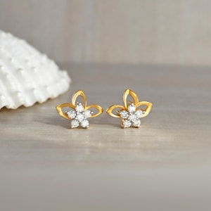 Moissanite Gold Vermeil Blumen Ohrringe - 925 Sterling Silber Blumen Ohrringe, zierliche minimalistische Ohrstecker für Frauen - Weihnachtsgeschenk