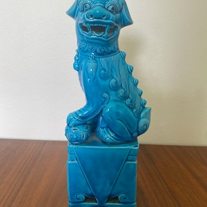 Turquoise ceramic Chinese Foo/Fu/Fo Dog. Sitting Dog of Fo with ball figurine finely detailed. Vintage c1955