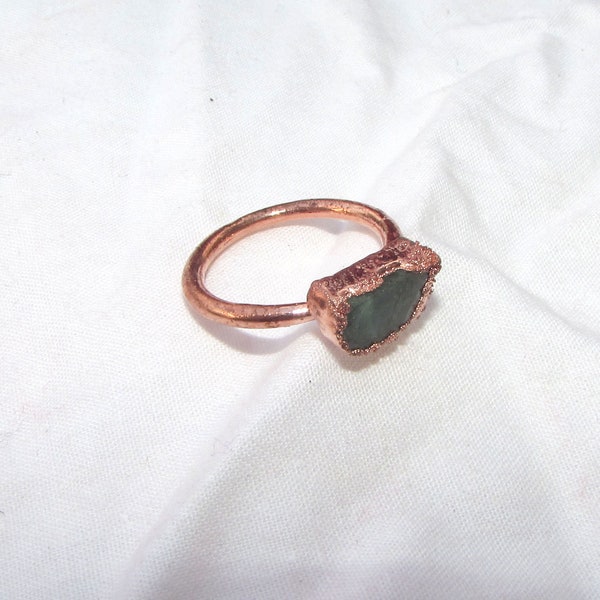 Raw Emerald Ring, Gold Raw Crystal Ring, Unique Engagement Ring, Rings for Women, Raw Stone Ring, Raw Gemstone Ring, Earthmined Emerald Ring