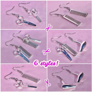 Può includere: Sei paia di orecchini d'argento con diversi ciondoli a tema parrucchiere. I ciondoli includono forbici, pettini e un asciugacapelli.