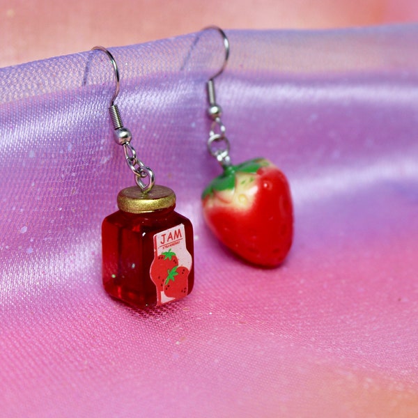 Erdbeer und Marmelade Glas Mismatch Ohrringe, Halskette oder Schmuck Set, lustige rote Früchte, Sommer Marmelade, nostalgische Geschenke, süßes Geschenk für Sie