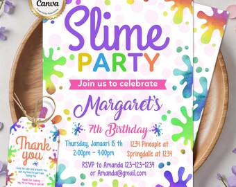 Può includere: Un set di inviti e tag di ringraziamento per feste a tema slime colorato. L'invito recita "Slime Party" e include i dettagli dell'evento. Il tag di ringraziamento dice "Thank you" con un messaggio personalizzato.