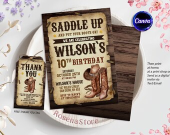 Może przedstawiać: Rusticzne zaproszenie na urodziny z motywem kowbojskiego kapelusza i butów. Zaproszenie zawiera napis "Saddle Up and Put Your Boots On!" oraz "We Are Celebrating Wilson's 10th Birthday". Zaproszenie zawiera szczegóły dotyczące imprezy, w tym datę, godzinę, miejsce i informacje RSVP.