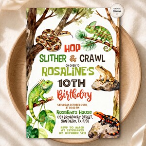 Può includere: Un biglietto d'invito per compleanno con illustrazioni ad acquerello di un serpente, camaleonte, rana, iguana e salamandra. Il testo recita: HOP SLITHER & CRAWL ON OVER TO ROSALINE'S 10TH BIRTHDAY, SATURDAY, OCTOBER 25TH, AT 05:00 PM, ROSALINE'S HOUSE, 1787 BROADWAY STREET, SAN DIEGO, TX 2738, RSVP TO MACK AT 2378534529 BY OCTOBER 5TH.