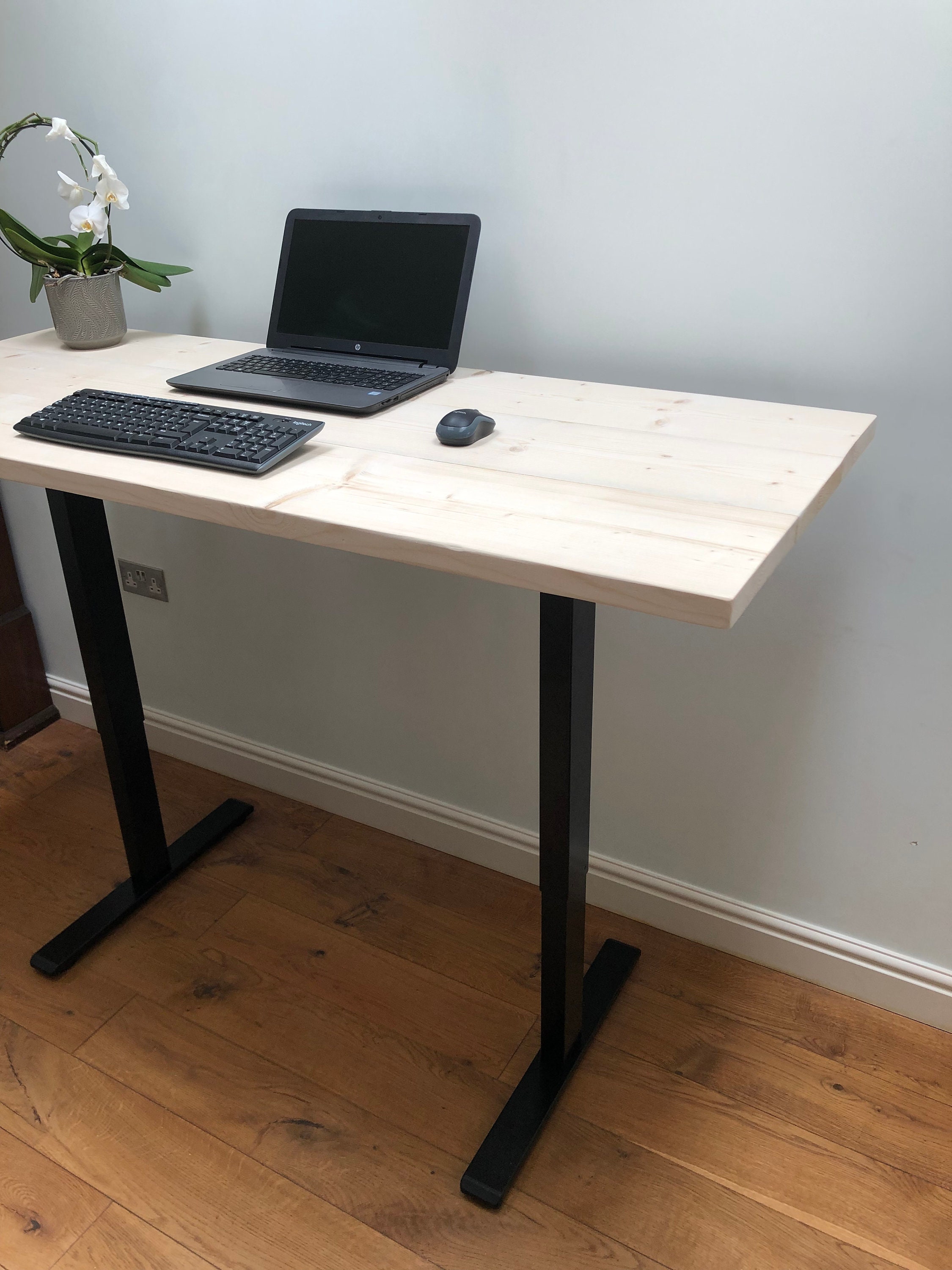 Rústica madera de pie escritorio-eléctrico sit stand | Etsy