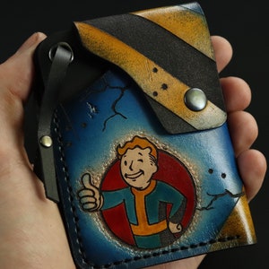 Cartera de cuero minimalista inspirada en Vault Boy, Tumbs Up, Wasteland, hecha a mano, Radiación, diseño postapocalíptico, cartera personalizada