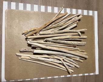 12 driftwood sticks (12 - 35 cm). for nautical decor, crafts, macrame/jewellery holder, photo display, pebble arts, terrarium/vivarium, etc.