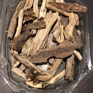 50 stukken drijfhout van 5-20 cm van gemengd formaat en stokken voor knutselen, display, terrarium, vivarium.