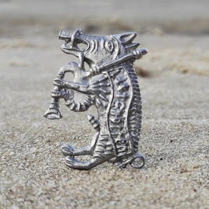 Medieval badge Wild boar, Wild boar bagpiper, dudelsack, 14th century pilgrim jewelry, renaissance pewter replica pin, SCA reenactment art