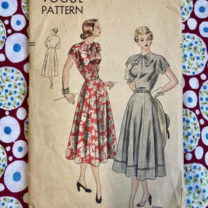 1947 B:30in Vogue 6268 Sewing Pattern, Ladies' Dress, 1940s Sewing Pattern