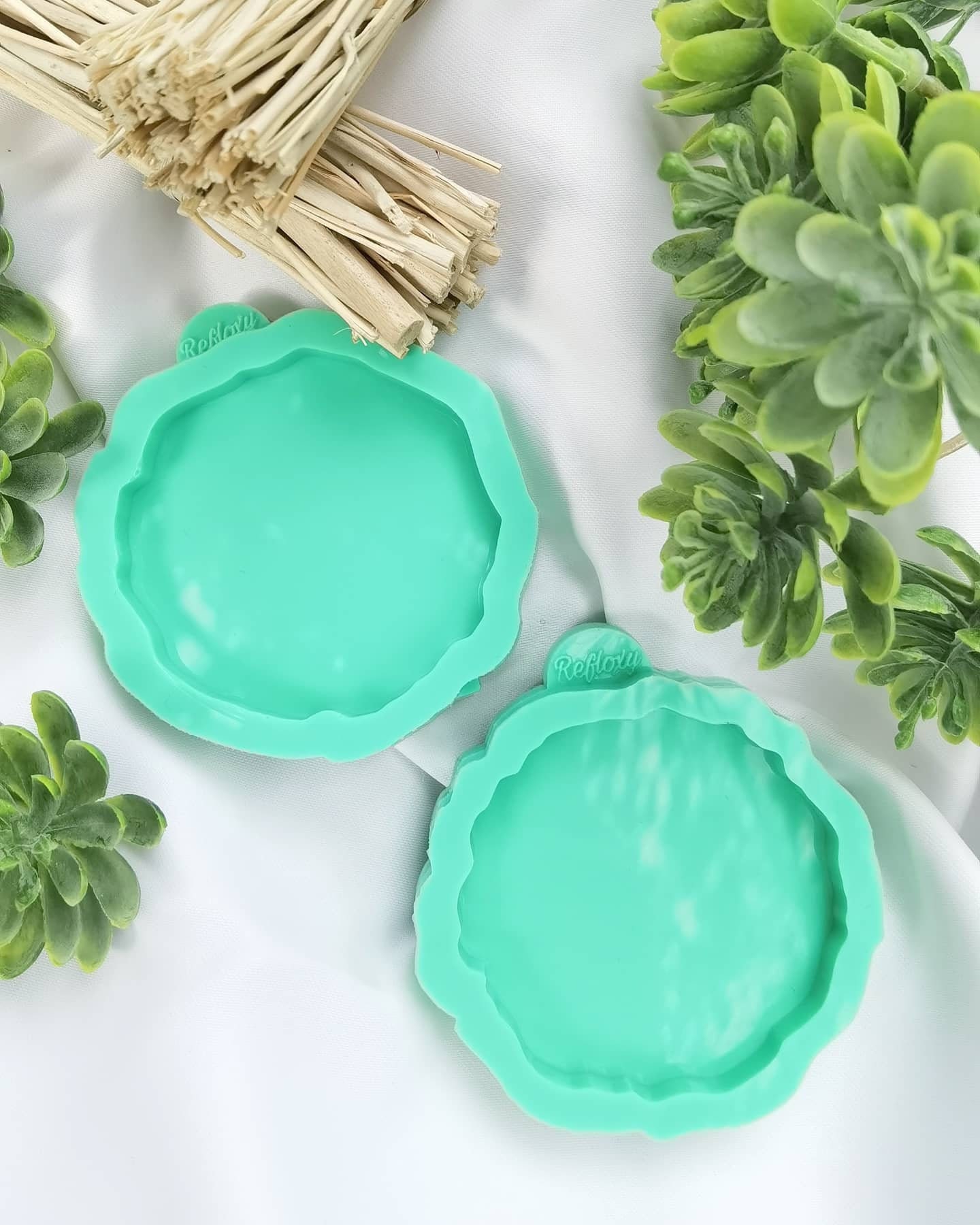 Keychain napkins-rings silicone mold Dimensions: 6 x 0.6 cm Irregular…
