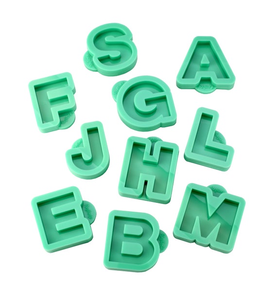 Monogram Keychain Resin Molds,2 Pcs Circle Font Custom Name Keychain  Silicone Mold, DIY Epoxy Resin Casting Initial Alphabet Pendant :  : Bags, Wallets and Luggage
