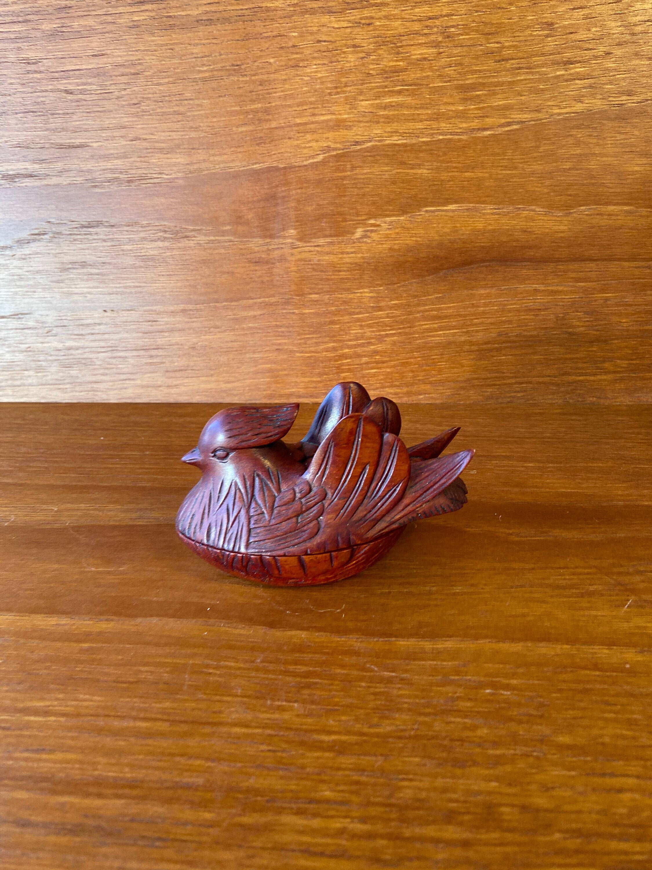 Vintage tallado a mano pájaro de madera en la baratija de | Etsy