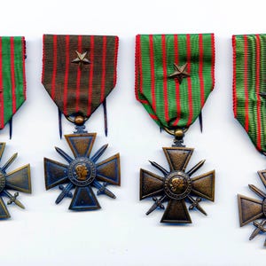 WWI French Croix De Guerre Medals: 1915-1918 Complete Set