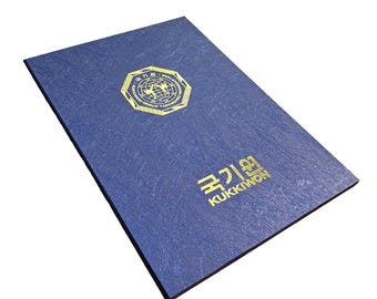 NUEVA carpeta para certificados de taekwondo de Kukkiwon con el logotipo octogonal de Kukkiwon actualizado recientemente (2 estilos)