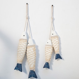 2PCs Wooden Fish Rustic Wall Hangings Decor, Nautical Themed Fish with Fishing Net, Wall Ornament Gifts