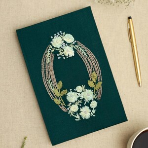 Diario bordado a mano de algodón verde botella / Diario de papel hecho a mano / Cuaderno ecológico / Regalo artesanal