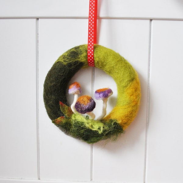 Christmas  mushroom wreath. Christmas wall hangin. Felt wreath. Woodland wreath.