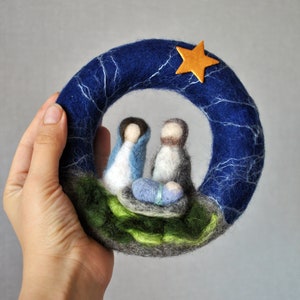 Nativity wreath, Holy famely scene, Waldorf inspired felted christmas wall decor