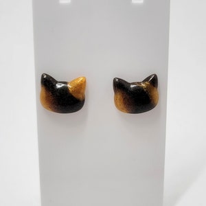 Brincos de resina com estampa de gato tartaruga