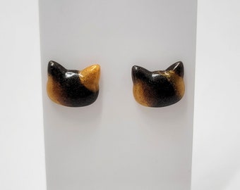 Pendientes de resina con forma de gato carey