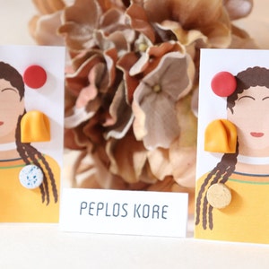 Peplos Kore Stud Earrings