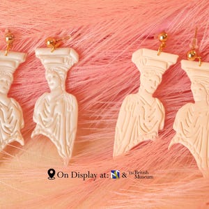 Karyatide Kore A Polymer Clay Ohrringe