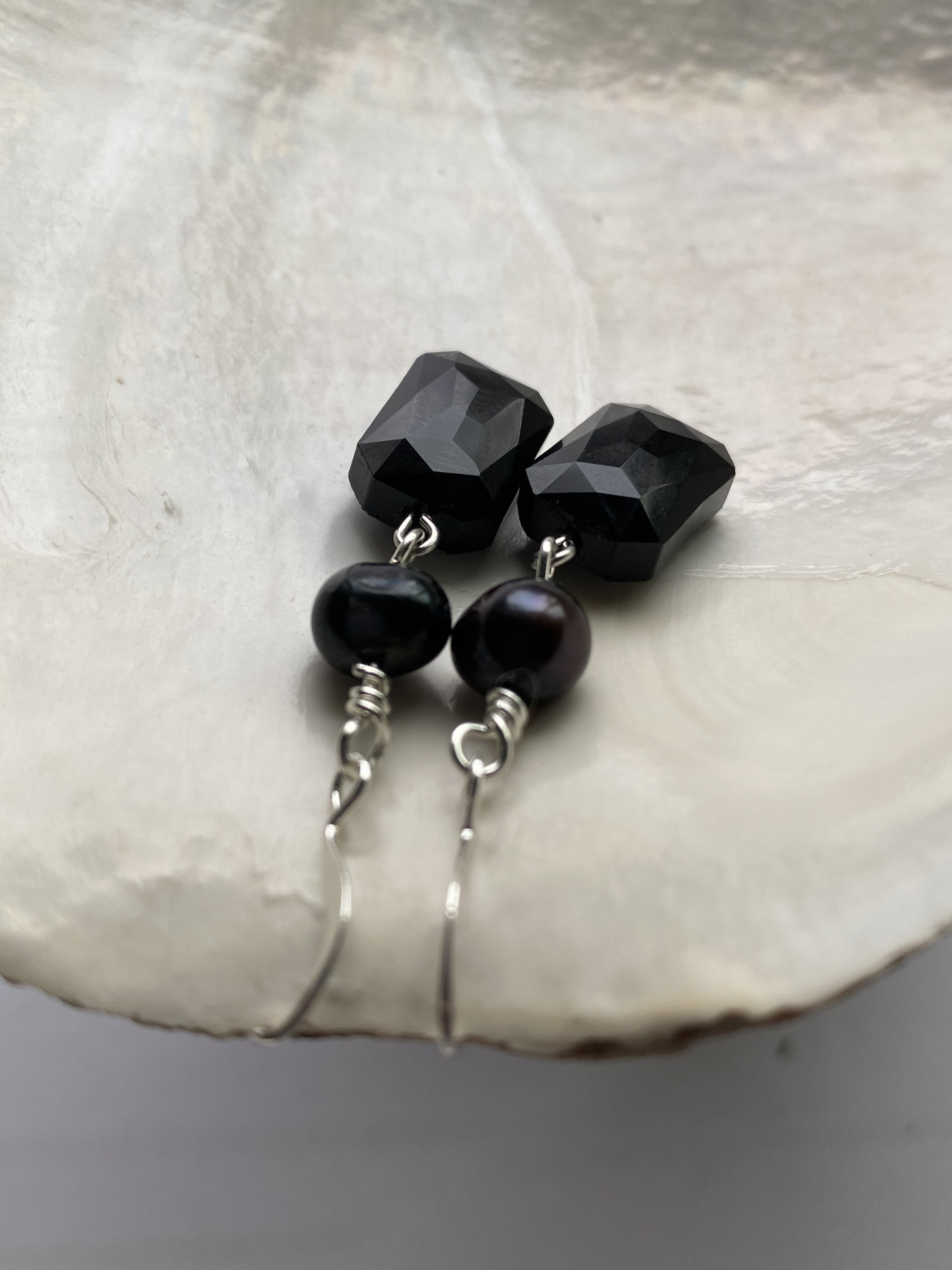 Black Freshwater Pearl With Faceted Rectangular Czech Glass Beaded ...