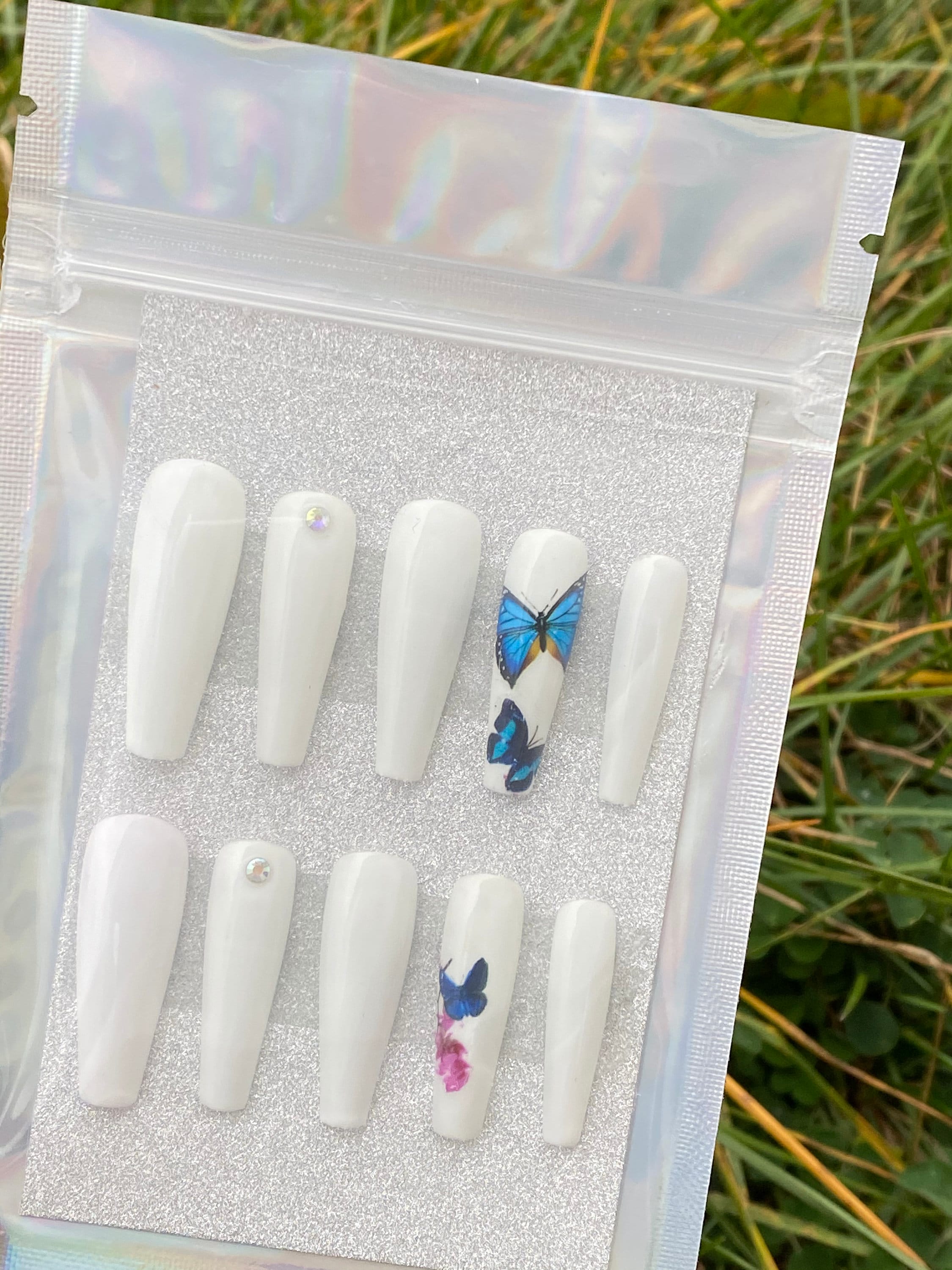 Featured image of post View 24 Uñas Acrilicas Blancas Con Mariposas Azules