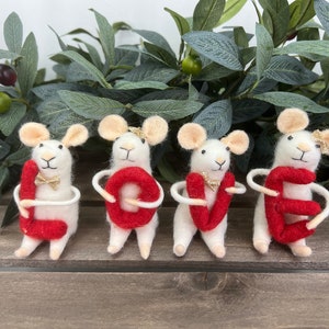 Wool Felt Mouse with Love famliy Handmade Ornament, 4 Sets, 2022 NEW