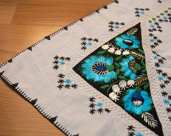 vintage Romanian ethnic traditional hand embroidered handmade blue flowers linen table cloth tablecloths NOS